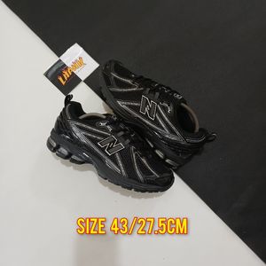 New Balance Sportswear Sneakers Pria black