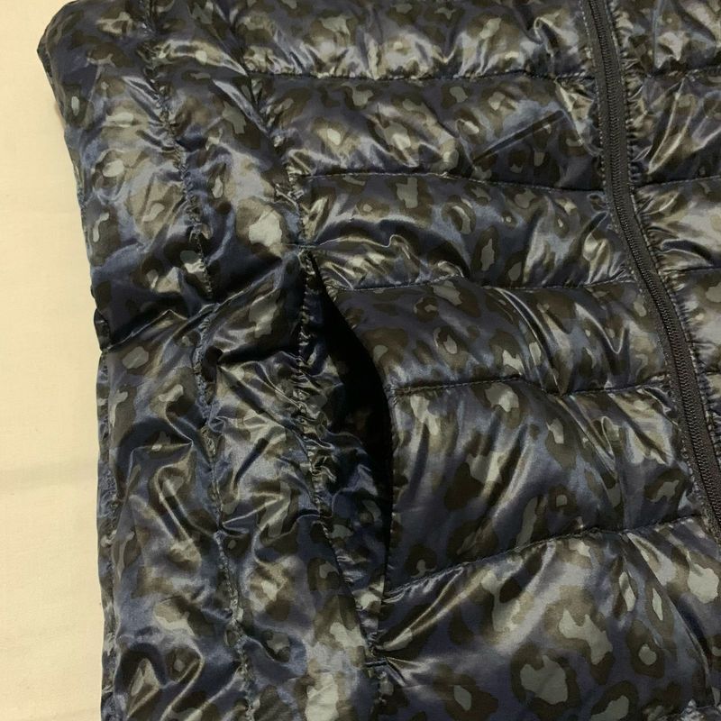 Uniqlo Windbreaker Pria navy, foto 6