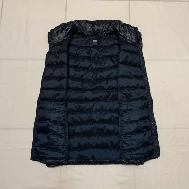 Uniqlo Windbreaker Pria navy, foto 3