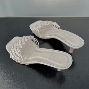 Minimalist Heels Wanita white