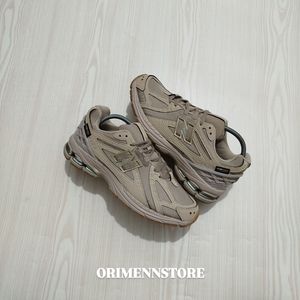 New Balance Casual Sneakers Pria tan