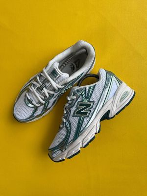 New Balance Streetwear Sneakers Pria green white
