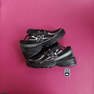 New Balance Streetwear Casual Sneakers Pria silver black