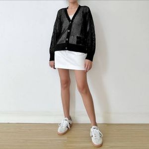 Uniqlo Vintage Minimalist Wanita black