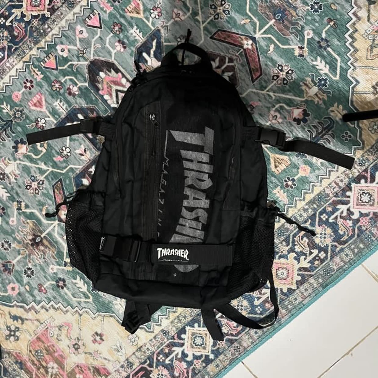 Thrasher Streetwear Skater Bag Pria white black Preloved