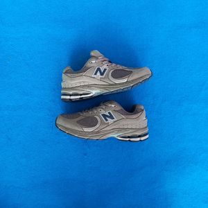 New Balance Streetwear Casual Loafer Pria tan gray