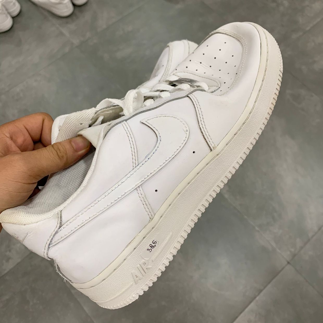 Nike Air Force Triple White Preloved