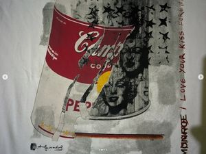 Uniqlo Vintage Casual T-shirt Pria white red