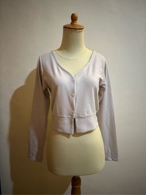 ♡ IVORY V-NECK LONG-SLEEVED CROP TOP/OUTER ♡
