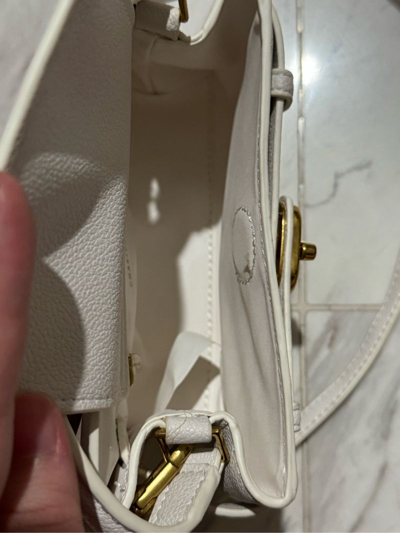 Charles and Keith, foto 6
