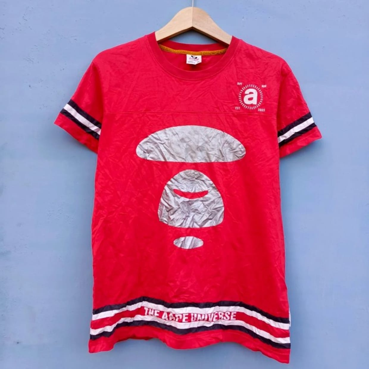 A Bathing Ape Streetwear T-shirt Pria red Preloved