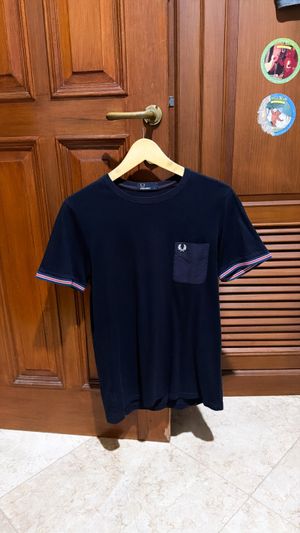 Fred Perry Stripe Cuff Pocket Tshirt Dark Navy Kaos