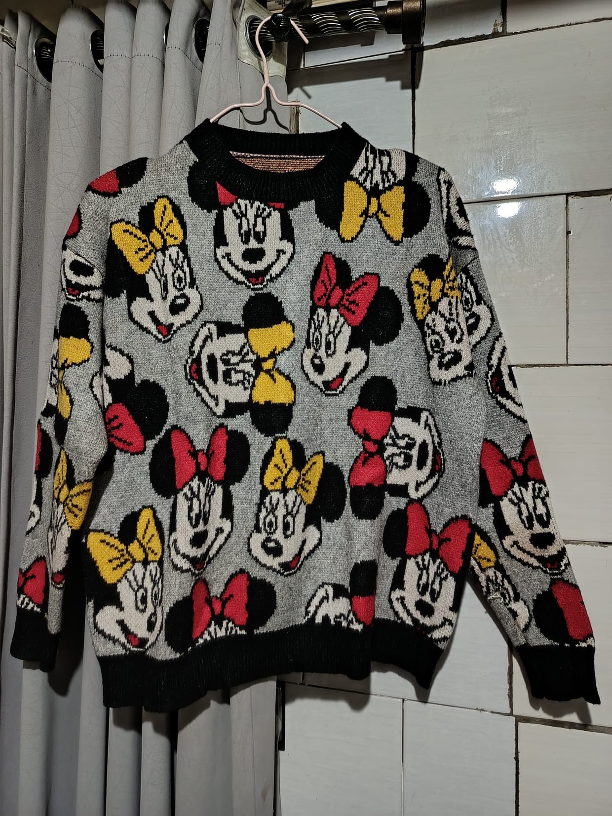 Casual Sweater Wanita white black