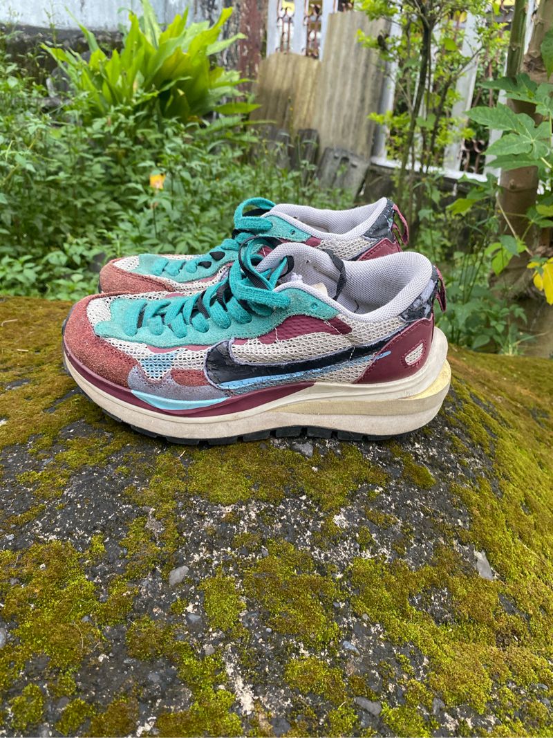 NIKE SACAI X VAPORWAFFLE VILLAIN RED Preloved