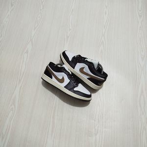 Air Jordan brown