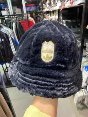 Topi Adidas
