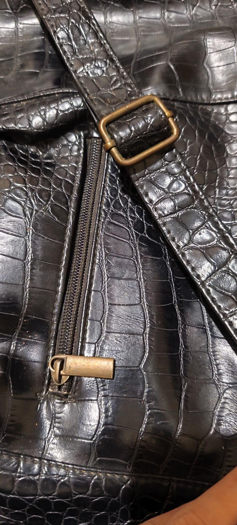Black Leather Charles & Keith Duffel Bag Preloved, foto 5