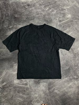 KAOS UNIQLO BASIC SECOND