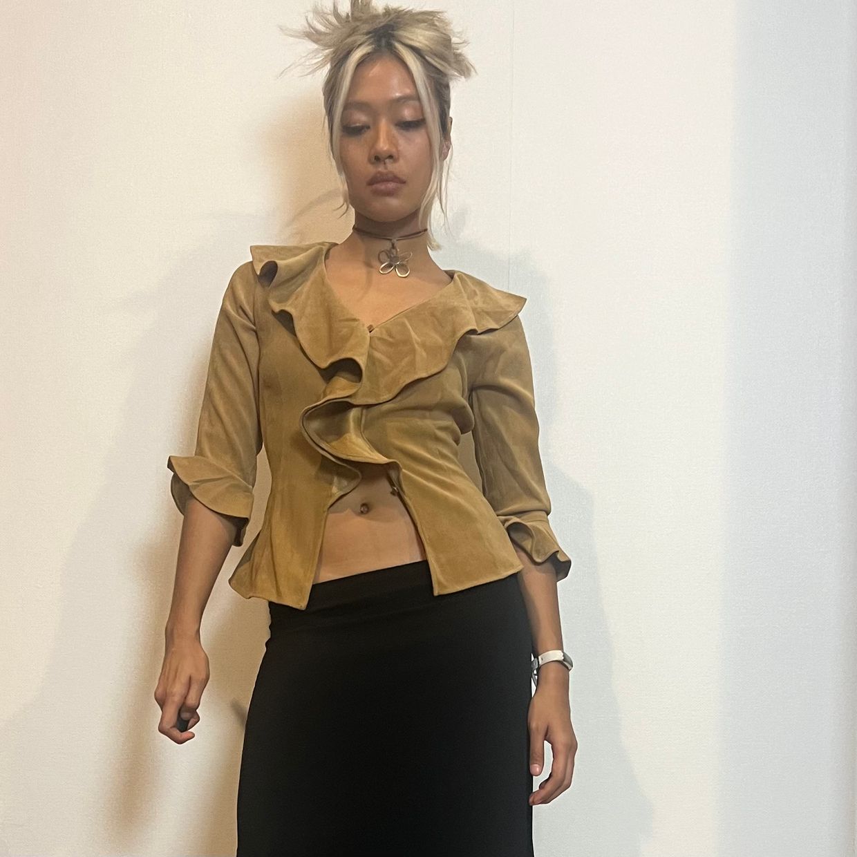 Vintage ruffle bahan Velvet coklat blus. - Preloved