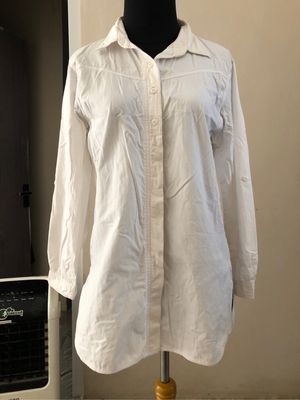 Kemeja Putih Uniqlo
