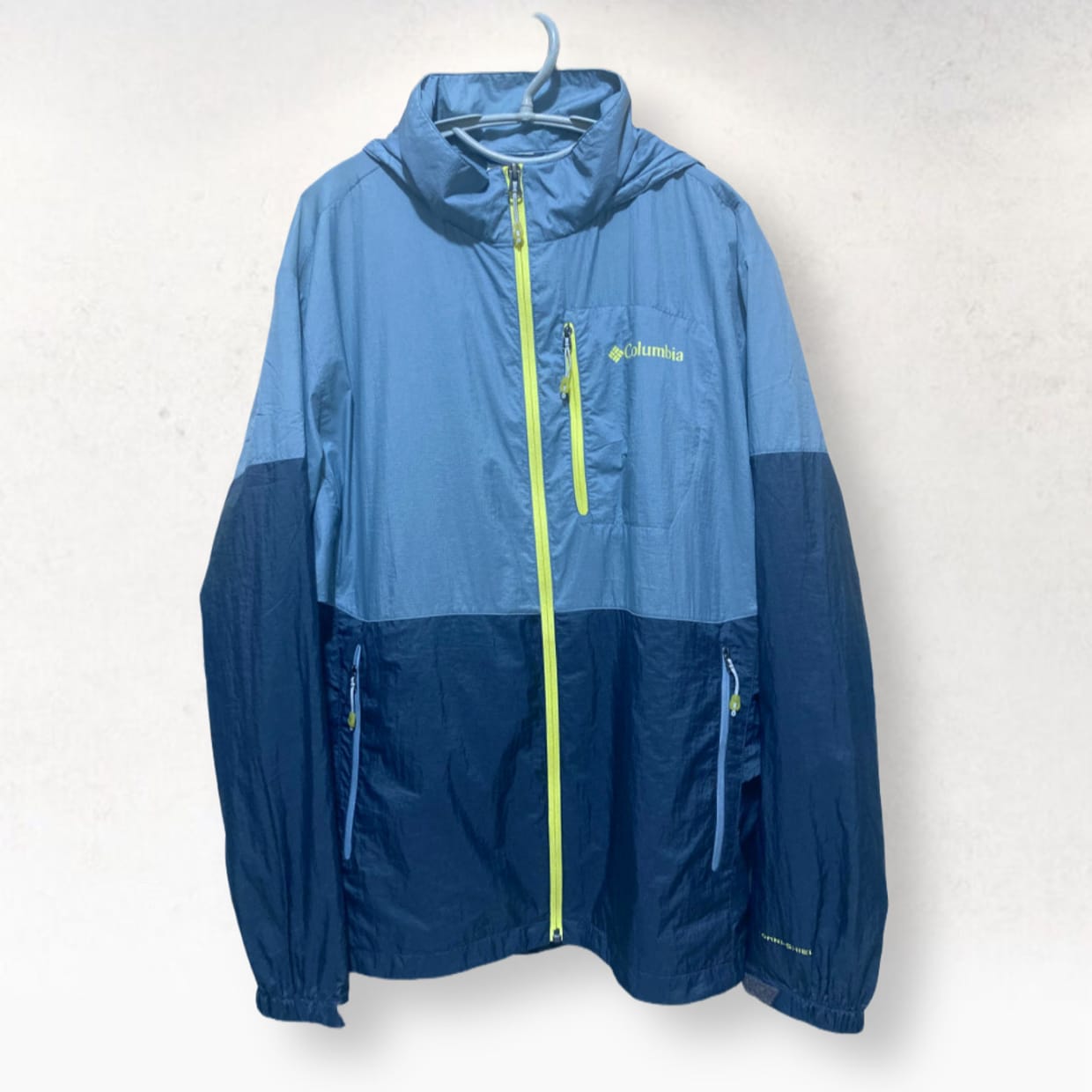 Columbia Streetwear Sportswear Windbreaker Pria blue yellow