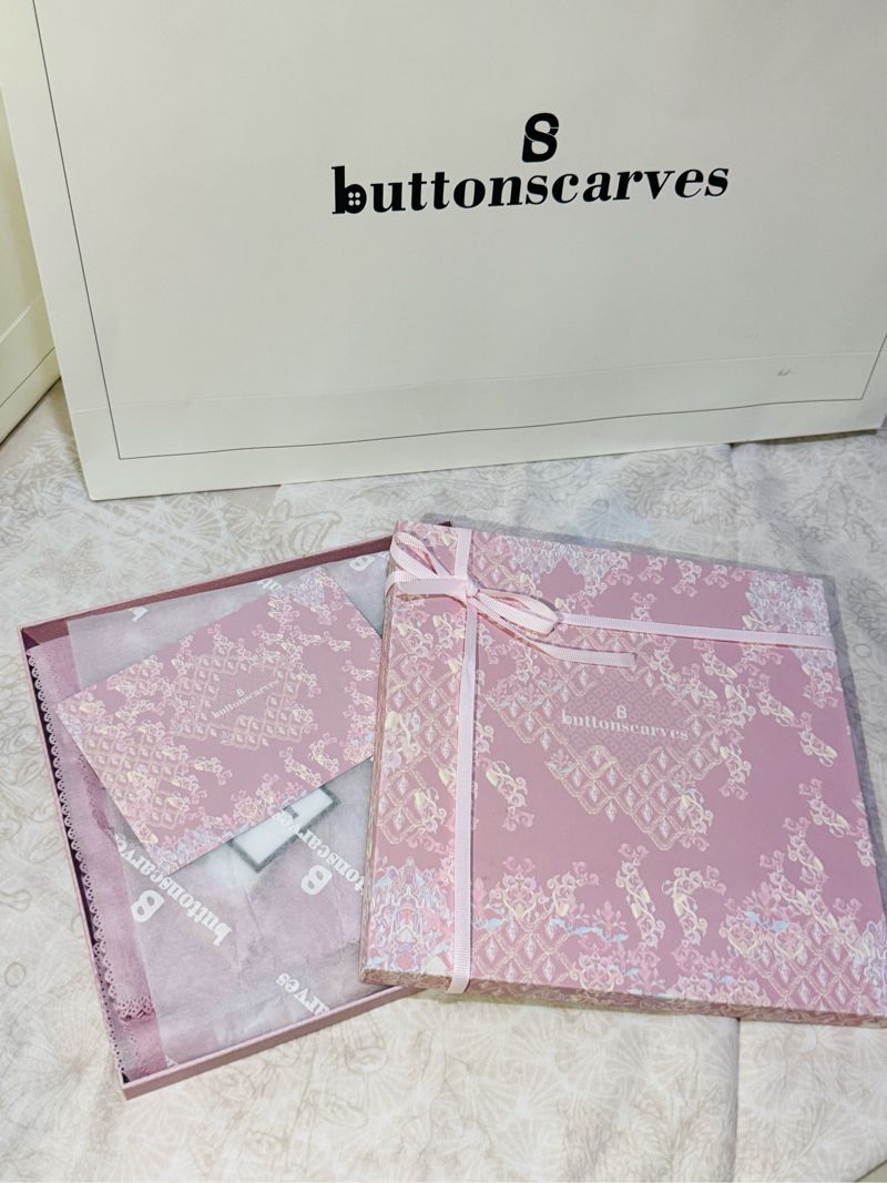BUTTONSCARVES, foto 4