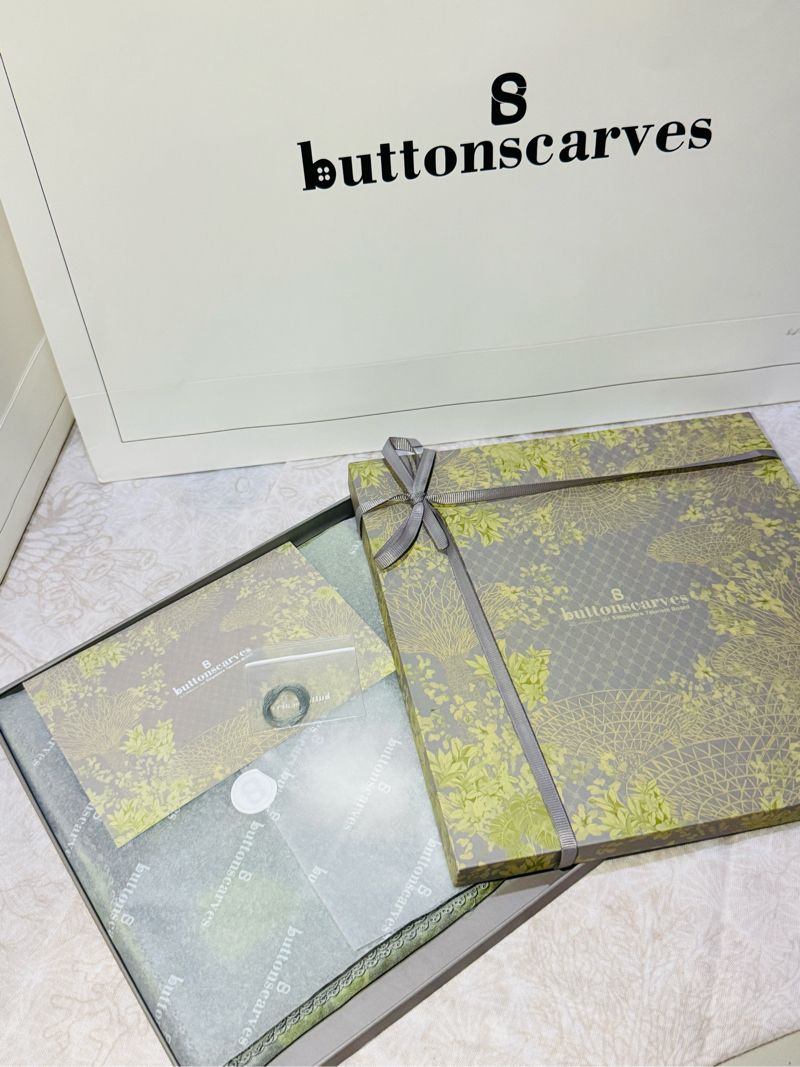 BUTTONSCARVES, foto 5