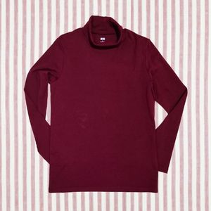 Uniqlo turtle neck long sleeve maroon