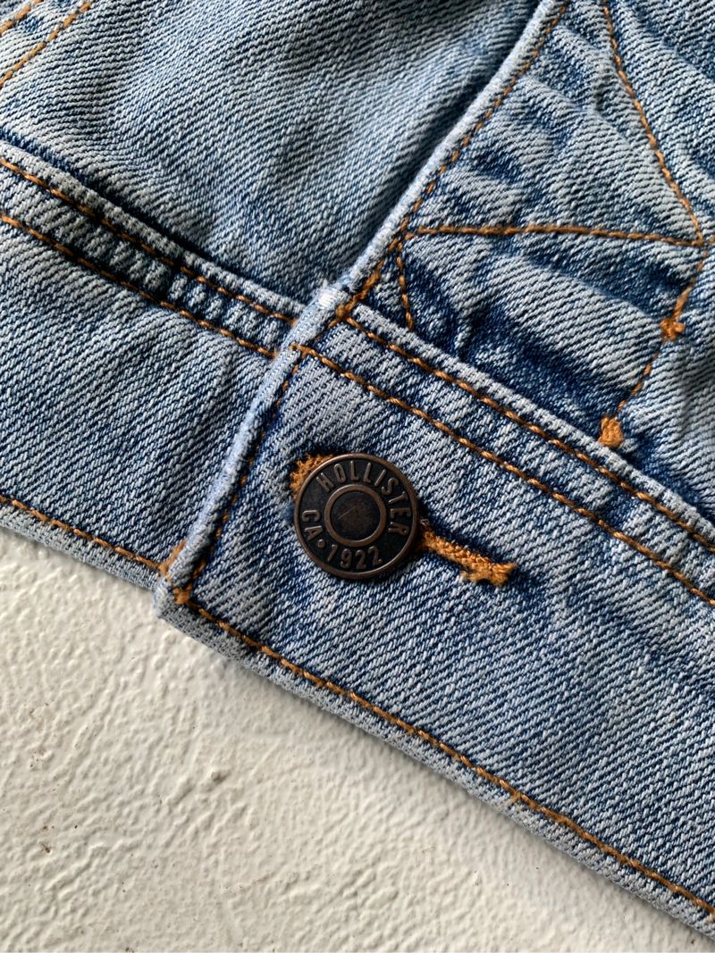Hollister Distressed Hooded Denim Jacket, foto 3