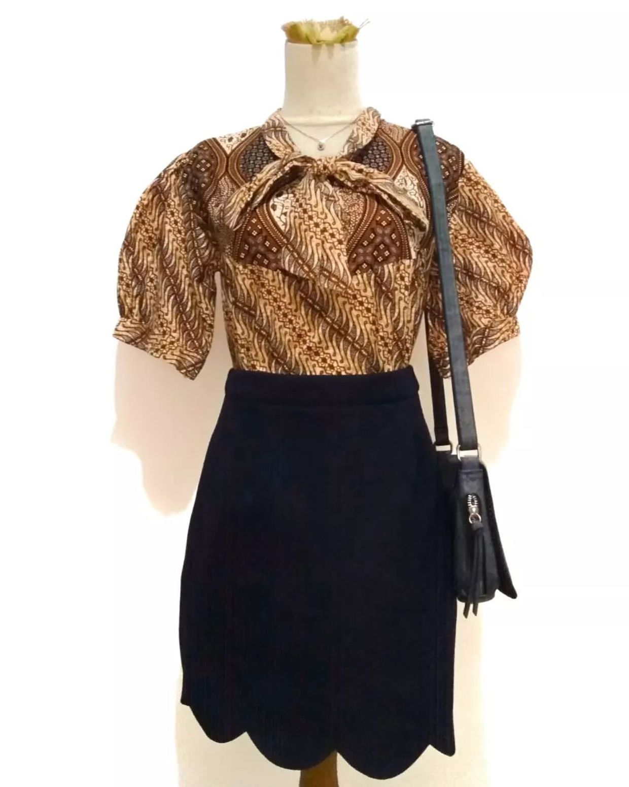 Batik Pakaian Nasional Blouse Wanita brown cream