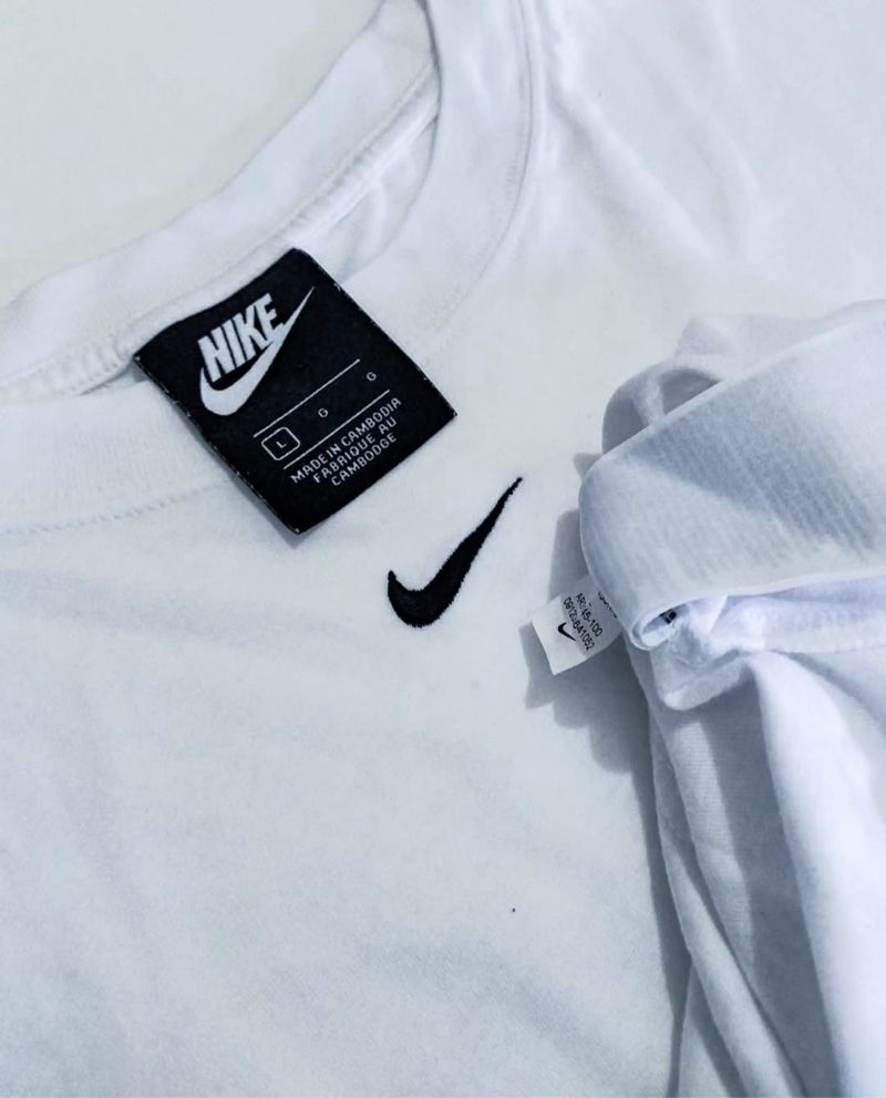Nike Center Small Swoosh White Tee, foto 3