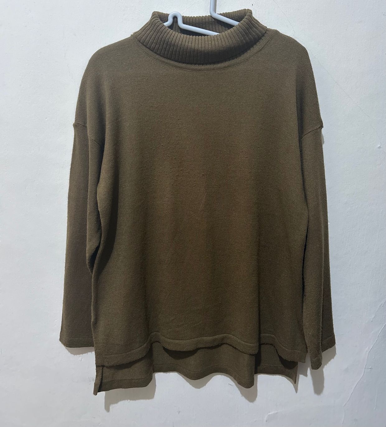 Minimalist Sweater Wanita brown