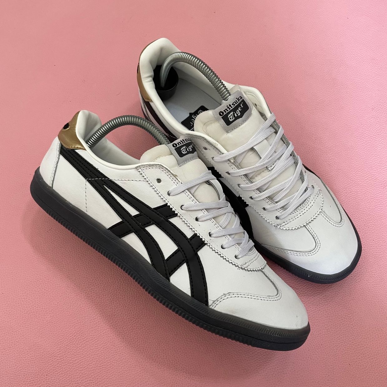 Onitsuka Tiger Gorpcore Casual Sneakers Pria white black, foto 2