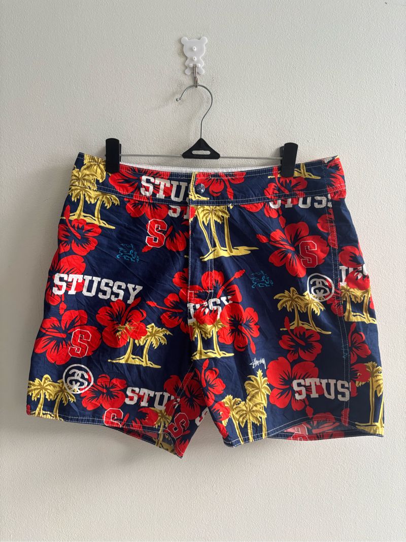 Stussy celana pendek pria