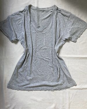 kaos abu abu