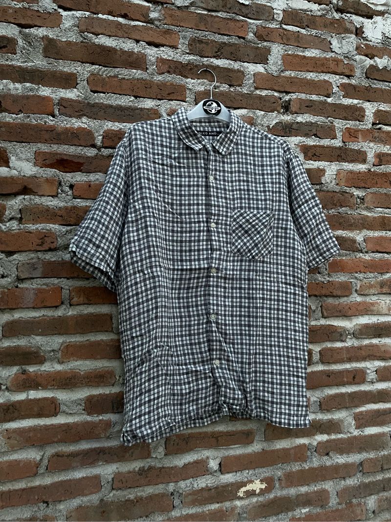 Niko and Plaid Shirt, foto 2