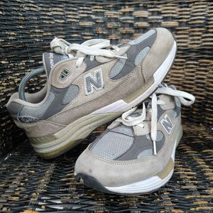 Sepatu New Balance 992 size 43