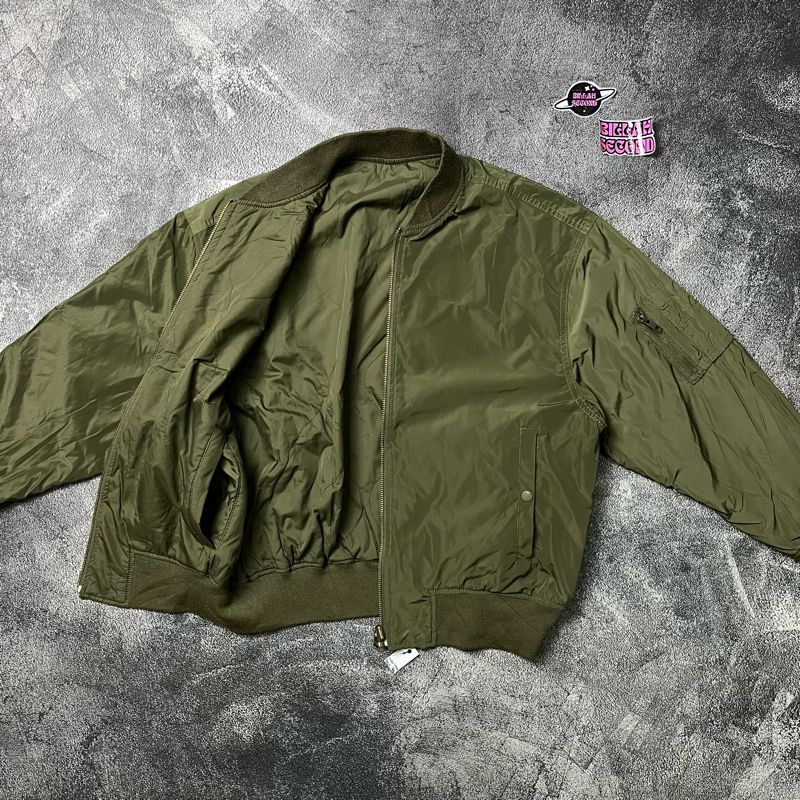 Bomber Global Uniqlo Bolak Balik, foto 2
