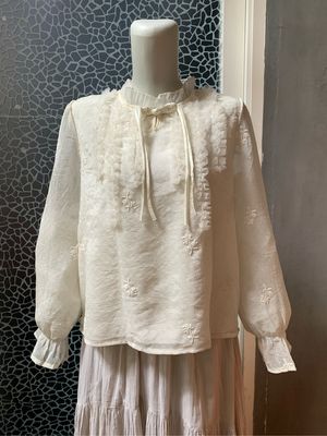 Blouse BW mix tille lengan balon | white top vintage