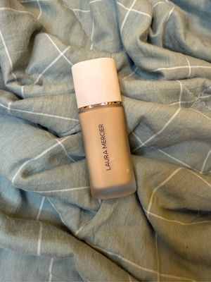 Laura Mercier weightless perfecting foundation