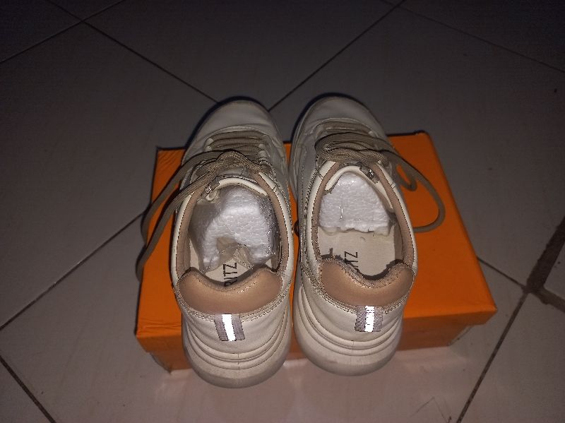 Sepatu Sneaker Wanita, foto 3