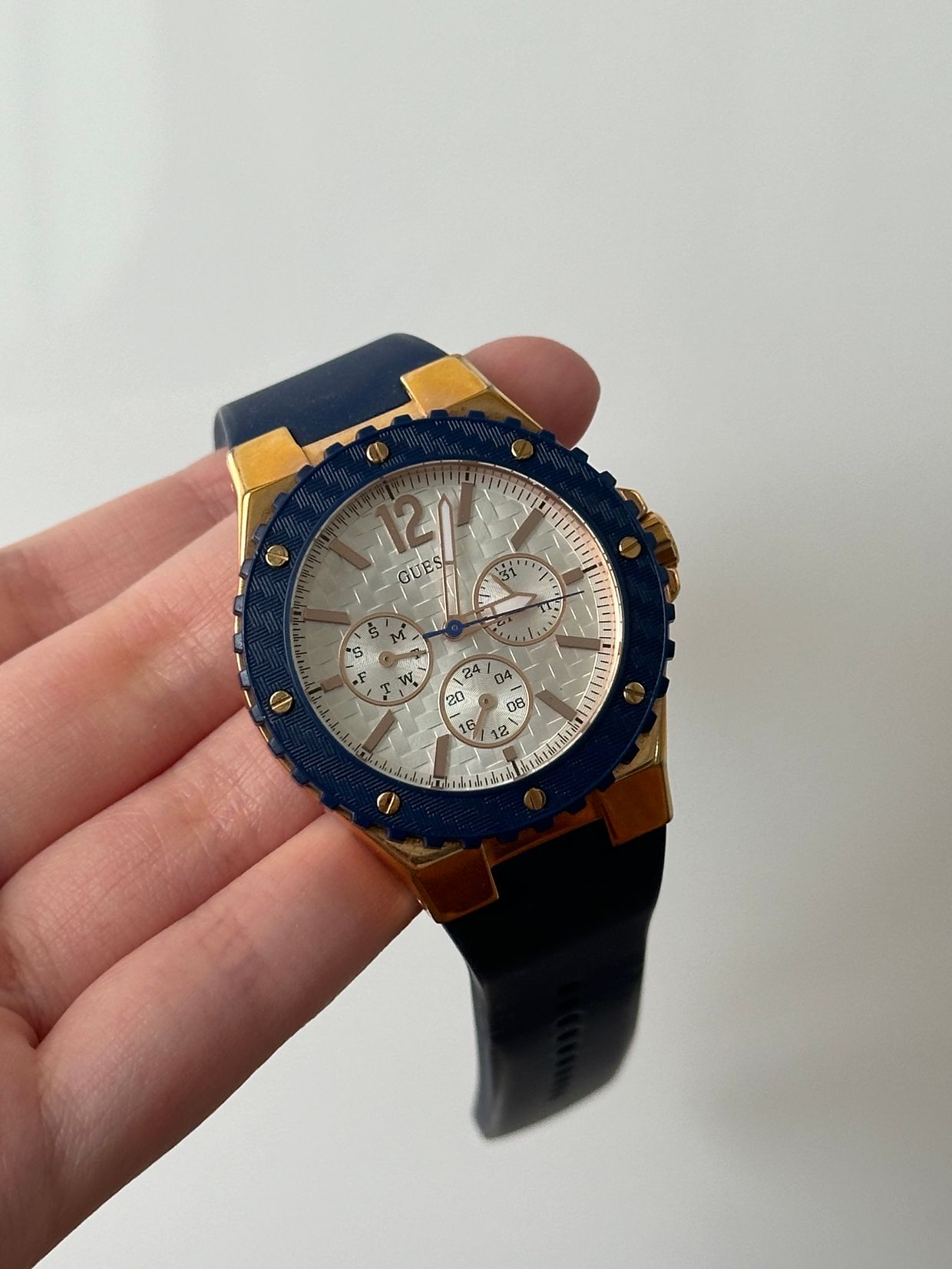 Guess Minimalist Casual Wanita gold blue