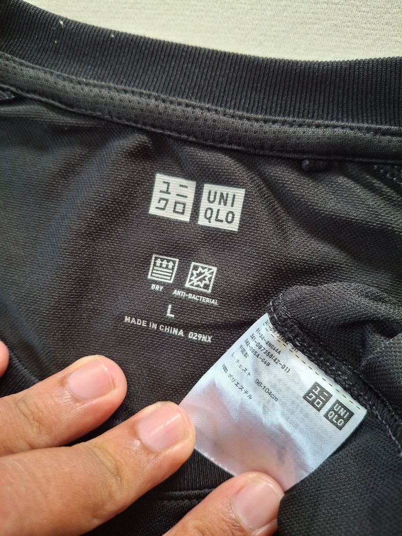 JERSEY UNIQLO HITAM ORIGINAL 100%, foto 3