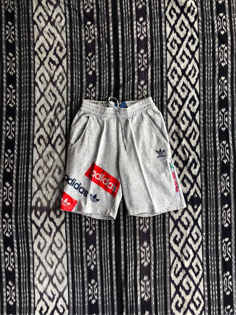 Celana pendek Adidas bunga, foto 2