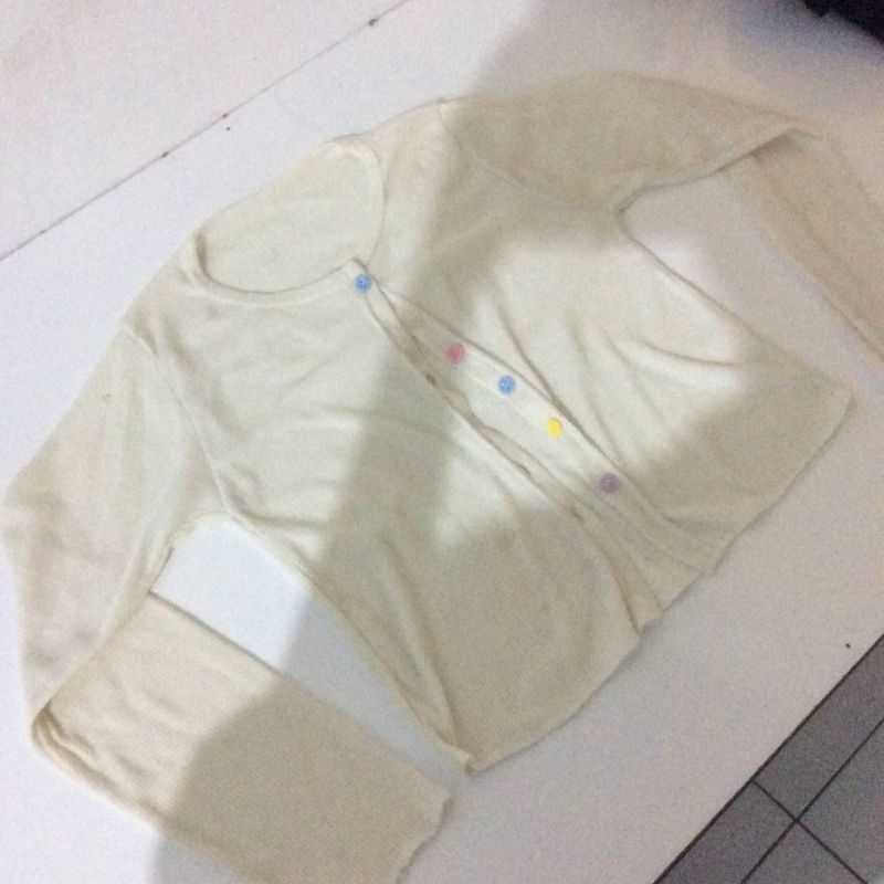 Cardigan Crop Putih, foto 2