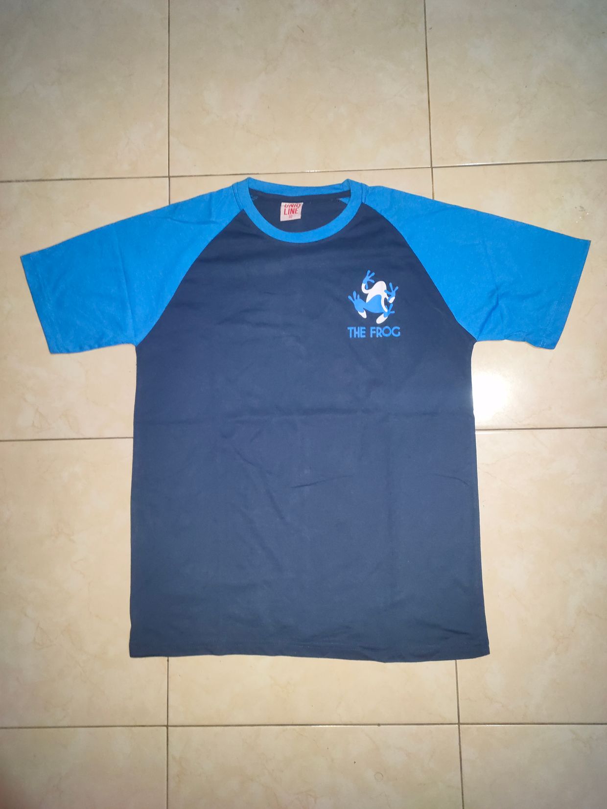 Minimalist T-shirt Pria navy blue