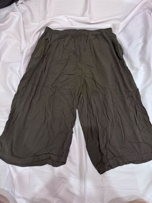 Uniqlo Stylish Nylon Culotte Pants – Breathable & Trendy