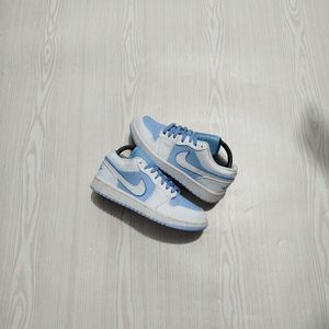 Nike air Jordan low ice blue