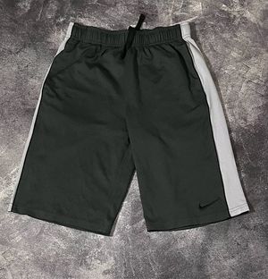 Celana pendek Nike