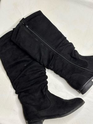 Preloved. Sepatu Boot Wanita